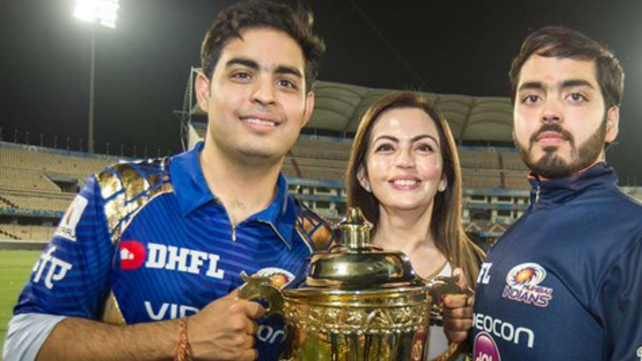 Ambani IPL trophy @mipaltan (1)