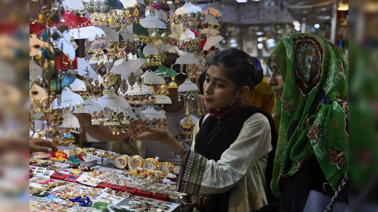 Eid-Al-Fitr to be celebrated on Tuesday in India: How Muslims celebrate this festival