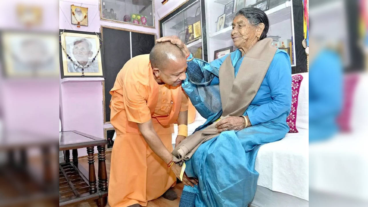 ​Yogi Adityanath meets mother