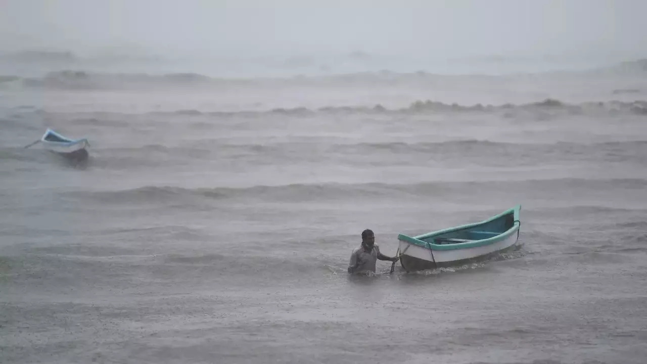 Cyclone Odisha PTI