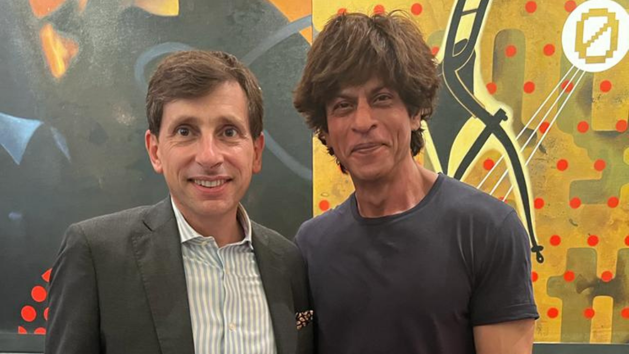 Shah Rukh meets Jean-Marc Séré-Charlet