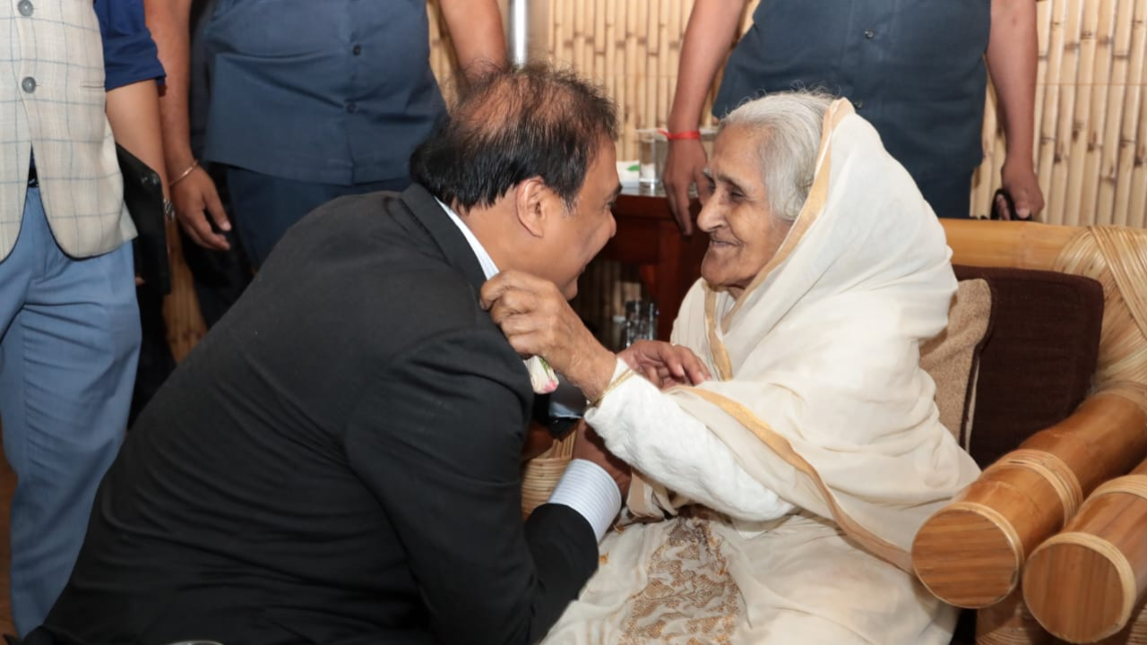 Assam CM Himanta Biswa Sarma patiently listens to 90-year-old grievances