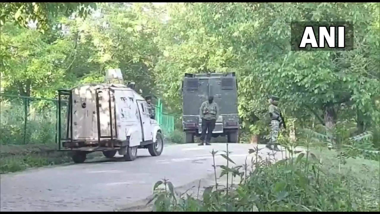 Encounter underway between security forces and terrorists in the Cheyan Devsar area of Kulgam