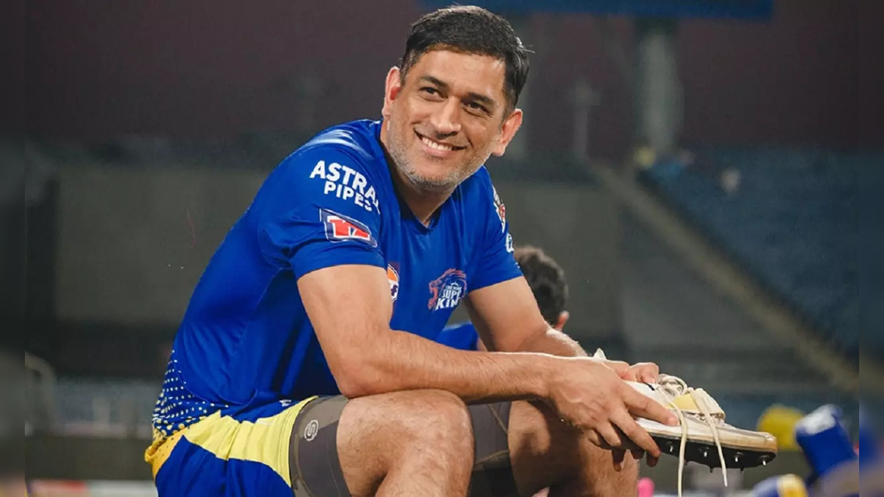 MS Dhoni Muttaih Muralitharan Chennai Super Kings