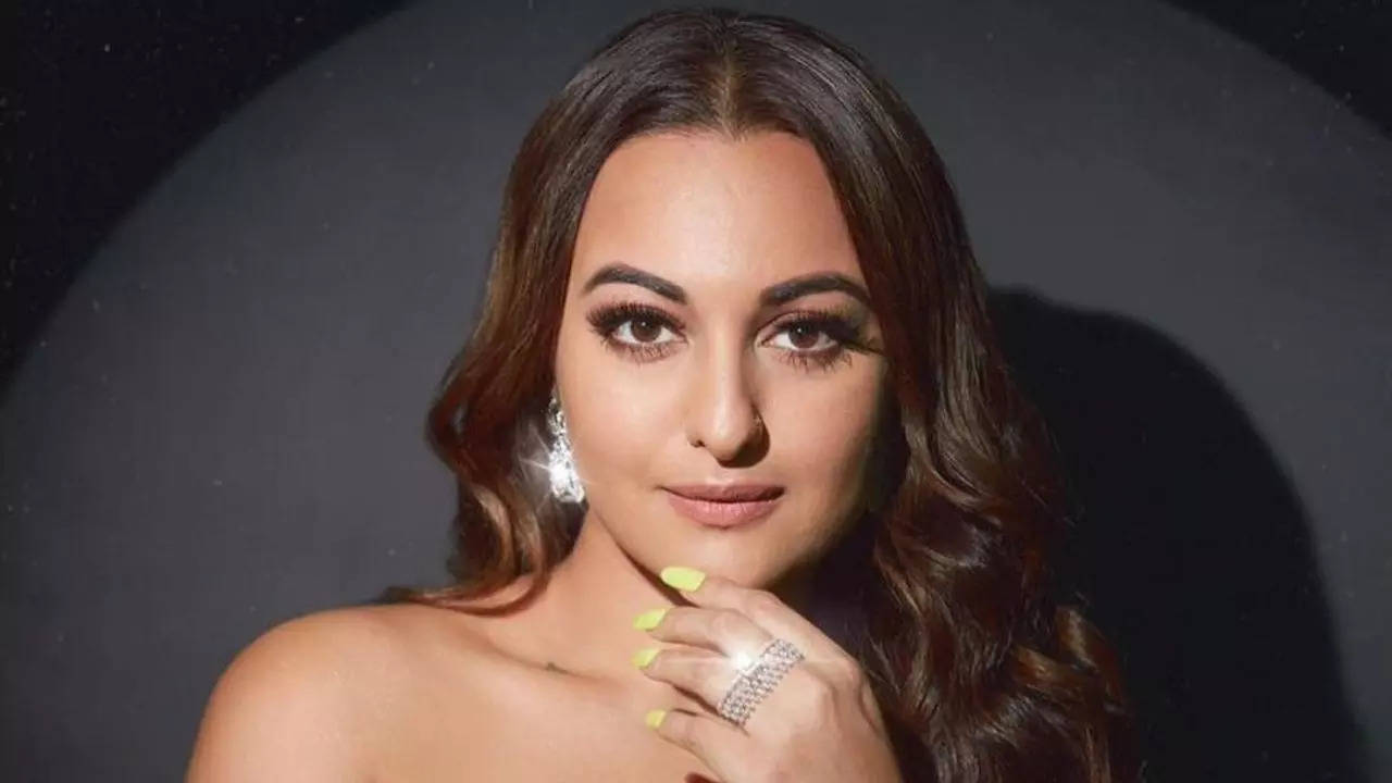 Is Sonakshi Sinha Engaged Actress Flaunts Her Ring In New Post Check Out Entertainment News