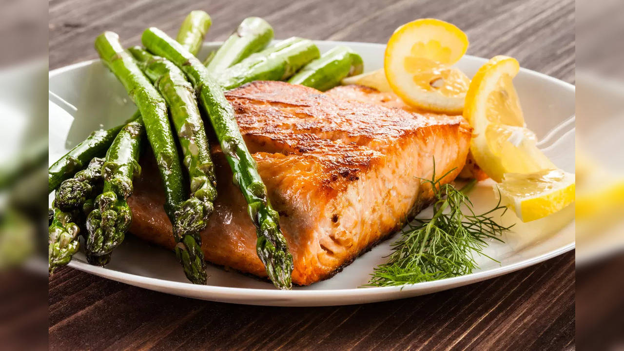 Often enjoyed in the baked form with salmon or roast chicken, asparagus is rich in fibre, potassium, iron, zinc, magnesium, and vitamins K, E and B.