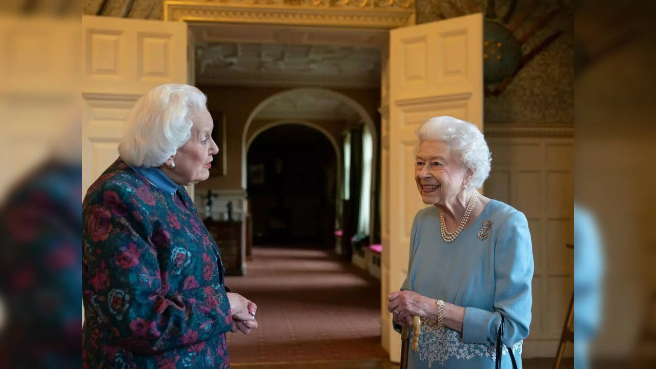 Angela Wood meets the Queen | Image courtesy: Twitter/@royalfamily