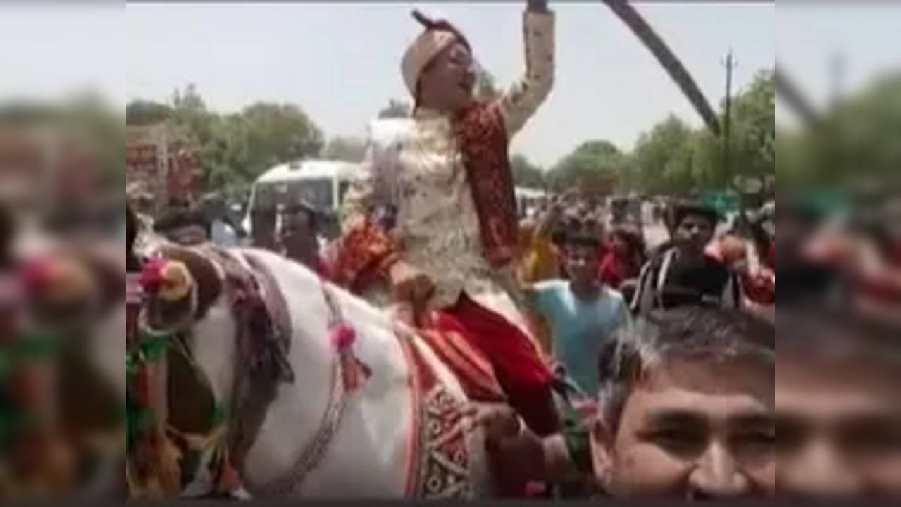 Gujarat: Villagers pelt stone at wedding procession, two injured