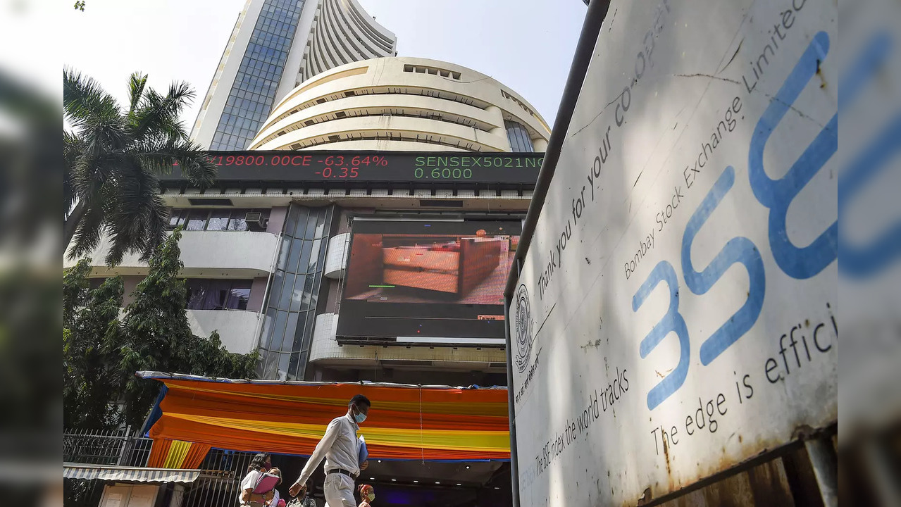 Sensex sheds 0.2%, Nifty below 15,780; financials slip, auto stocks up