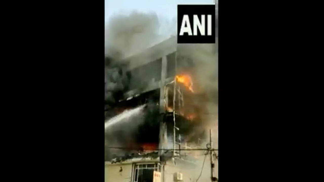 delhi building fire image