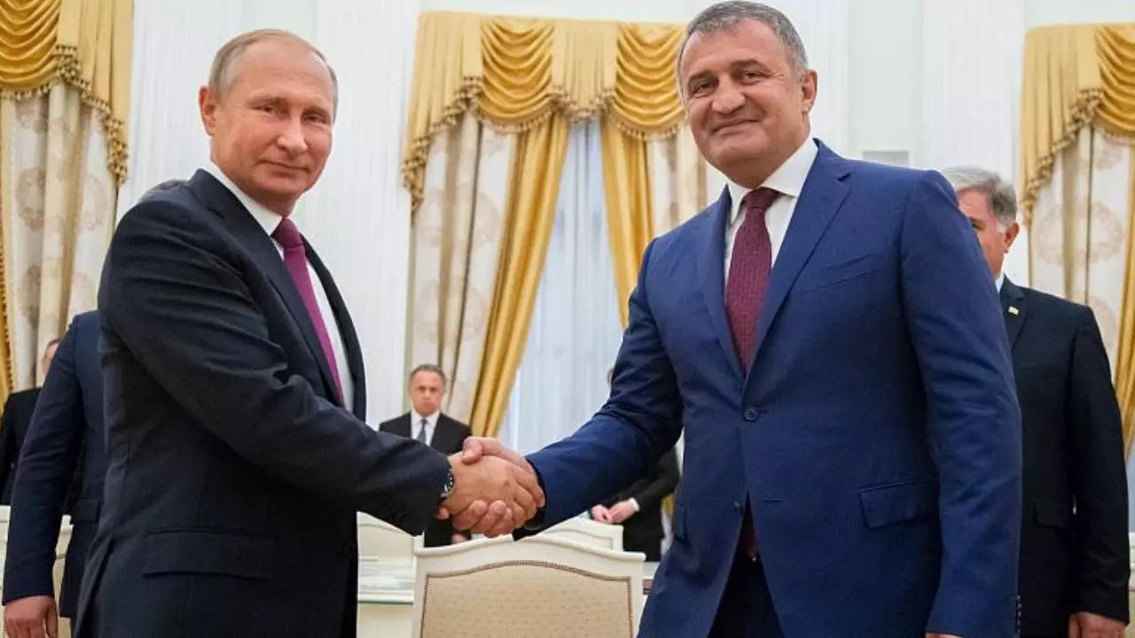 Russian President Vladimir Putin and Anatoly Bibilov