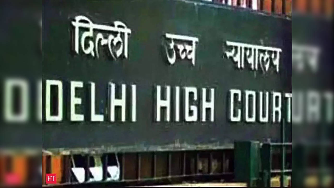 Delhi court grants bail to Wadhwan brothers