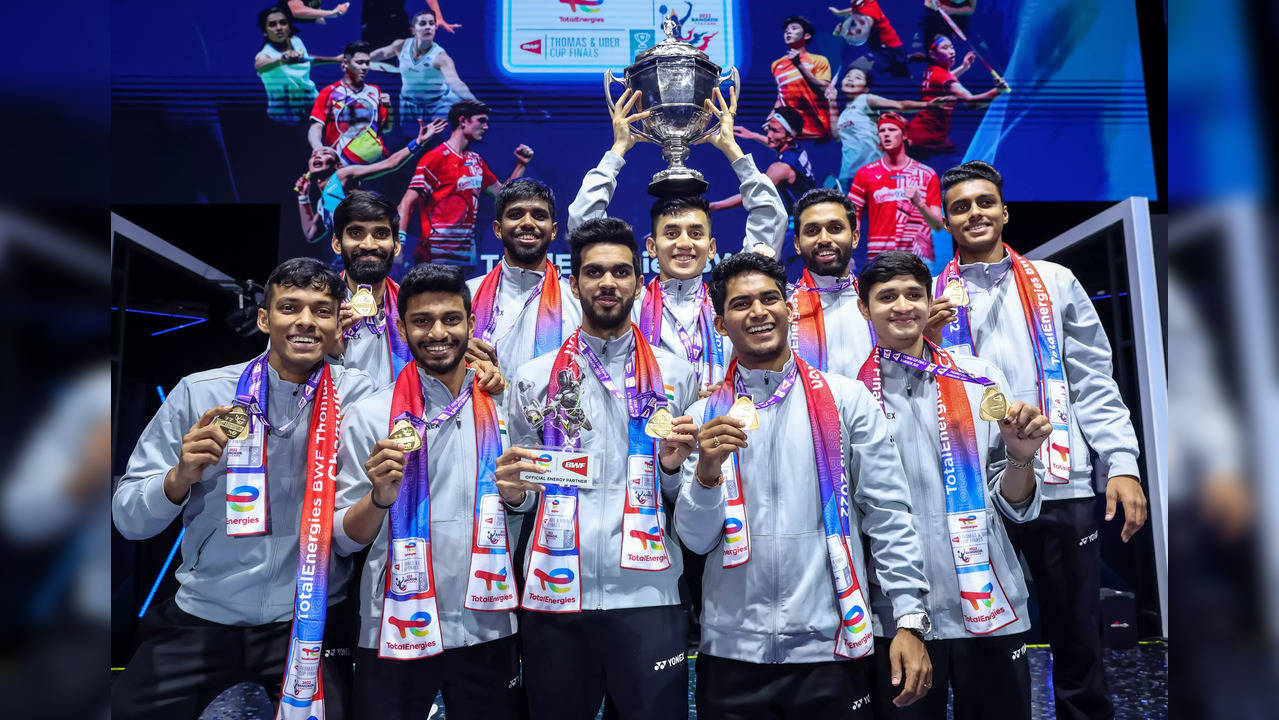 Indian mens shuttlers in tears while singing national anthem during Thomas Cup medal ceremony