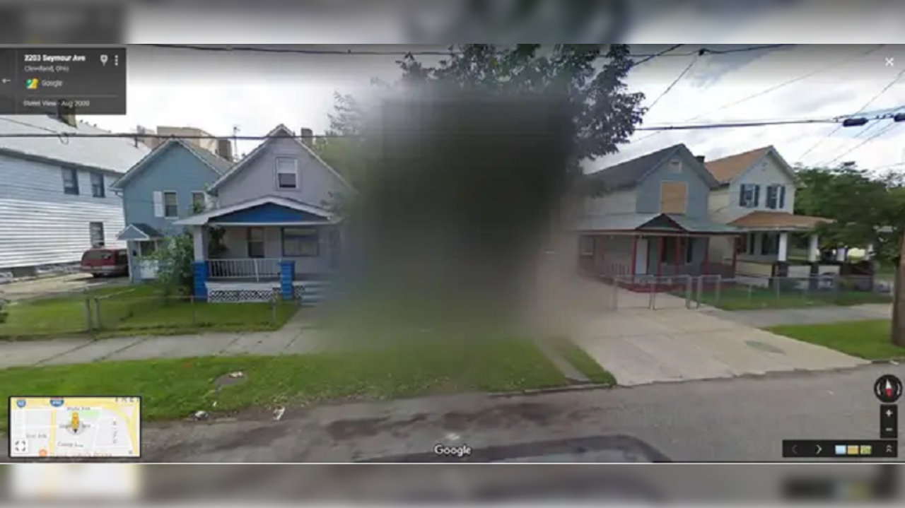 Google Maps blurred out this house on an ordinary street for a very