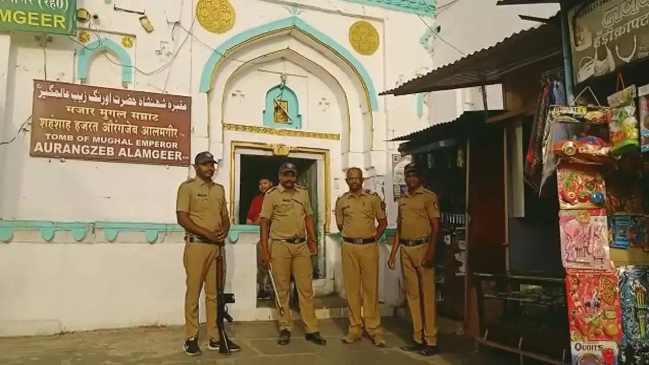 aurangzeb tomb security