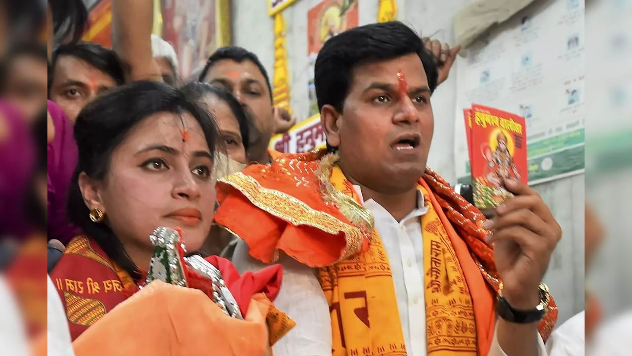 Amravati MP Navneet Rana and her husband MLA Ravi Rana