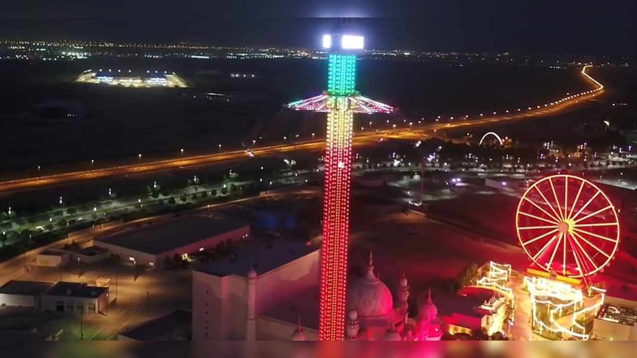The world's tallest swing ride in Dubai is 460feet tall; gives guests