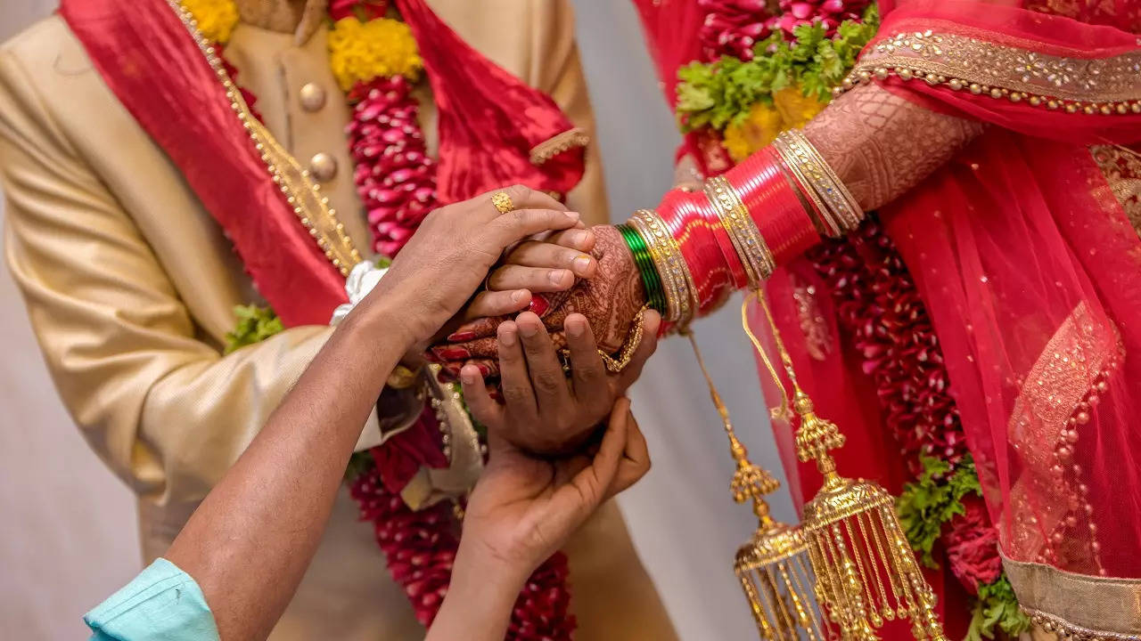 Gurugram: Harassed for dowry, 24-year-old woman hangs self