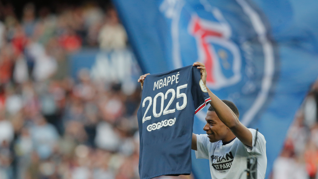 Kylian Mbappe Signs Contract Extension With PSG Until 2025; Snubs Real ...