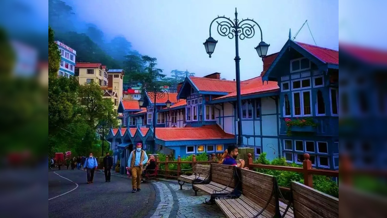 A misty morning in Shimla | Image courtesy: @komalrainaclicks