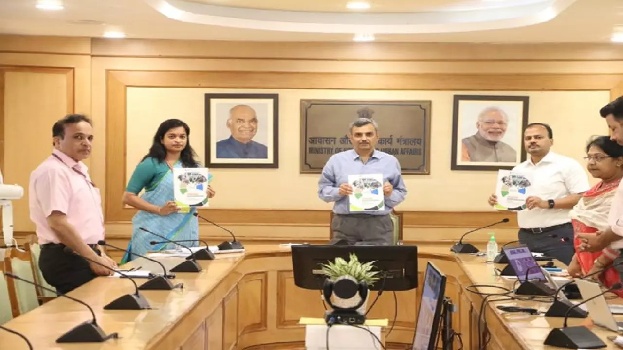 MoHUA Secretary Manoj Joshi launches Swachh Survekshan 2023