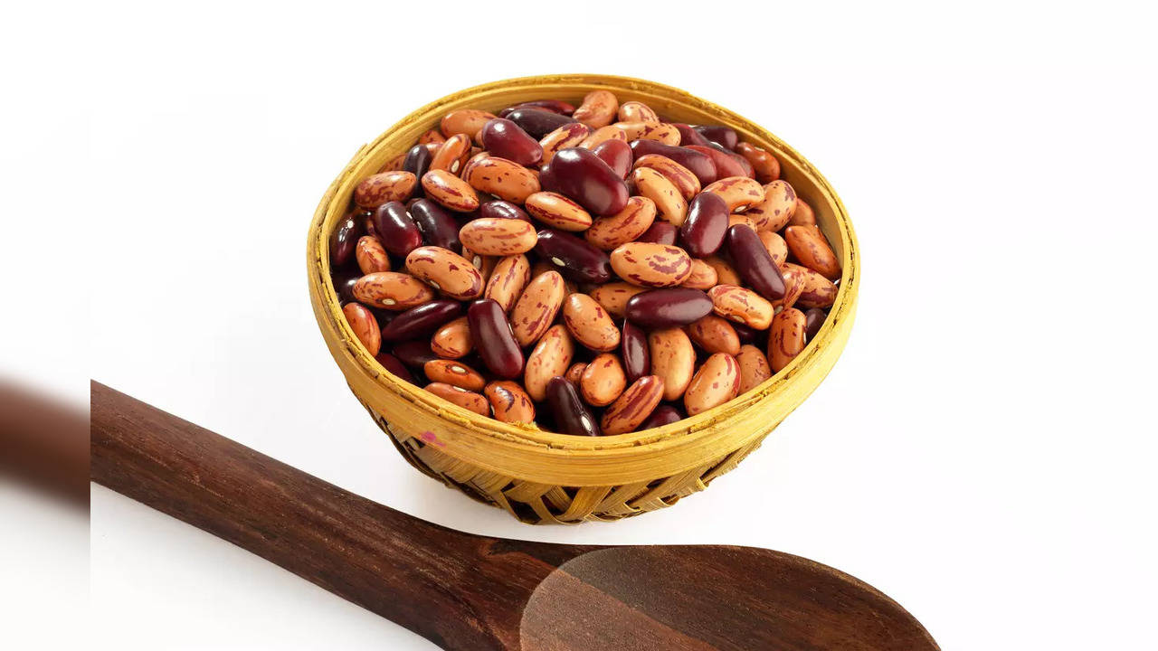 Kidney beans, lima beans, lentils and black beans are rich in fibre yet not recommended on keto.