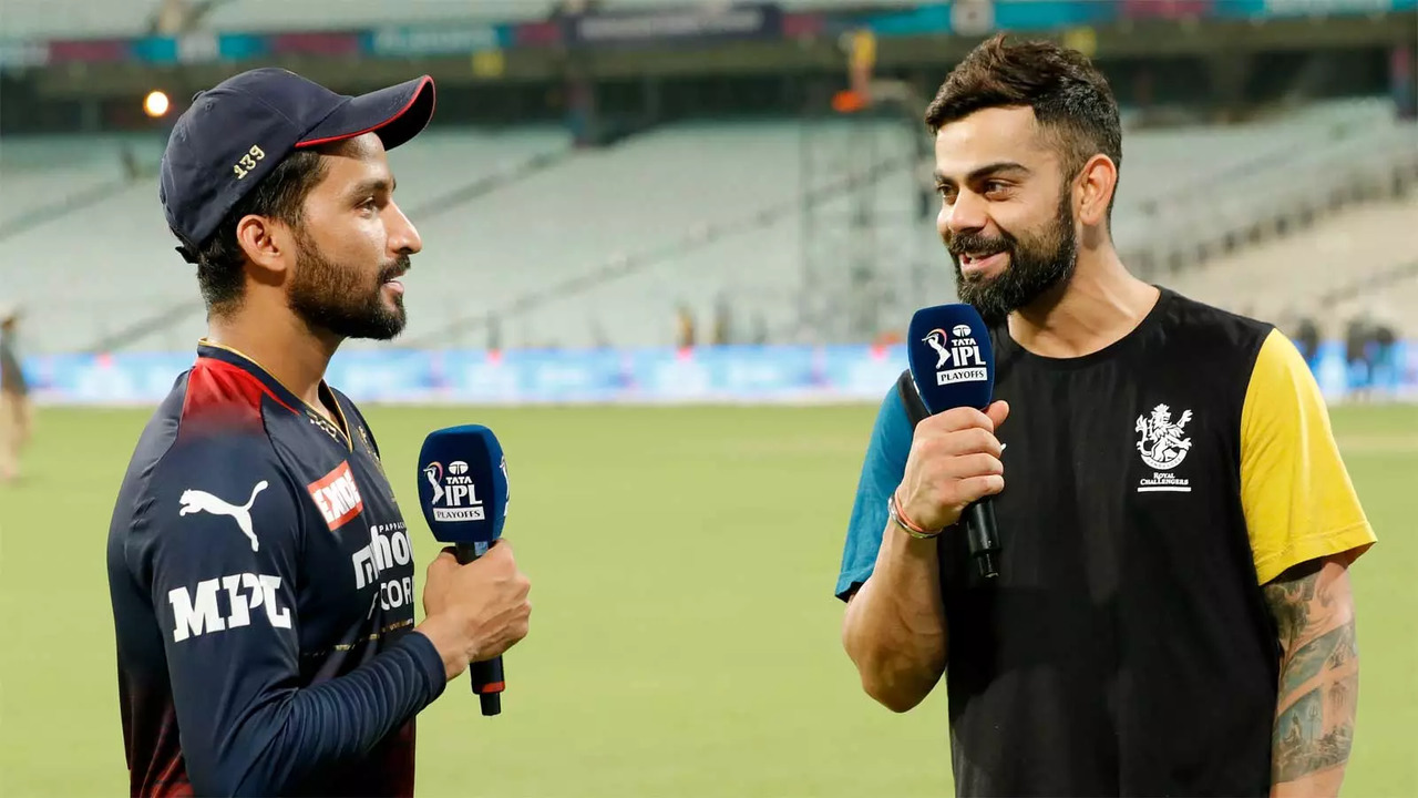 Rajat Patidar and Virat Kohli in a chat after IPL 2022 Eliminator