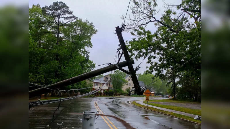 Two Louisiana men moved an entire house and left 700 homes without power in their trail of damage | Representative image courtesy of iStock