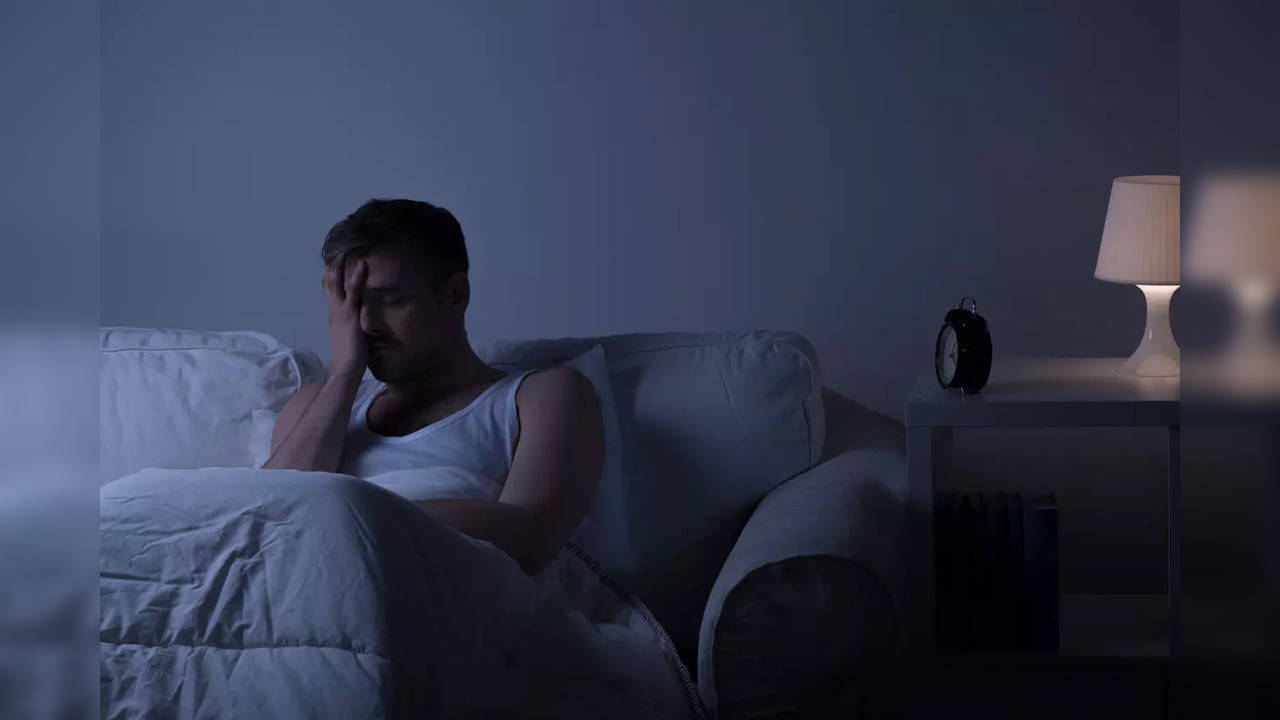 Beware! Midlife insomnia can pave way for mental health issues in retirement age