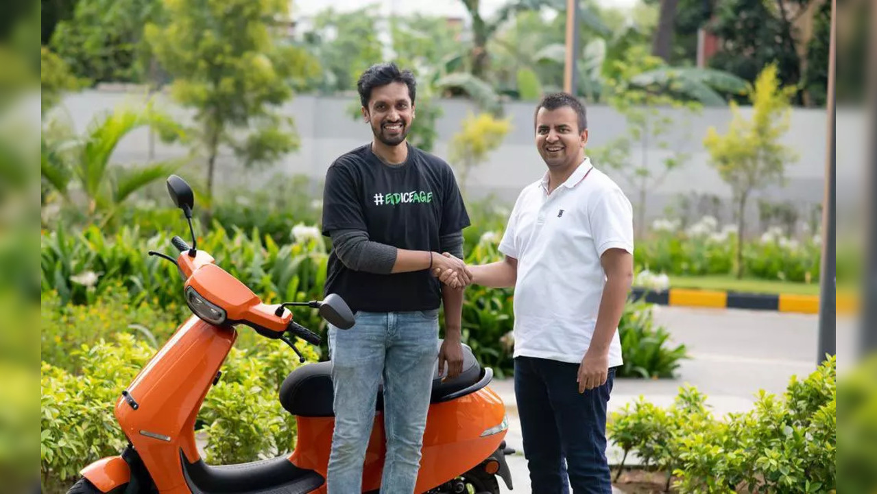 Ola Bhavish Aggarwal with a winner of Gerua challenge