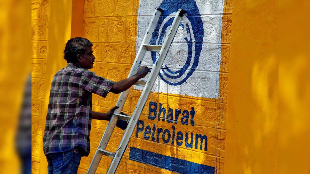 Govt's bid to disinvestment stake in BPCL finds no takers; EoI withdrawn