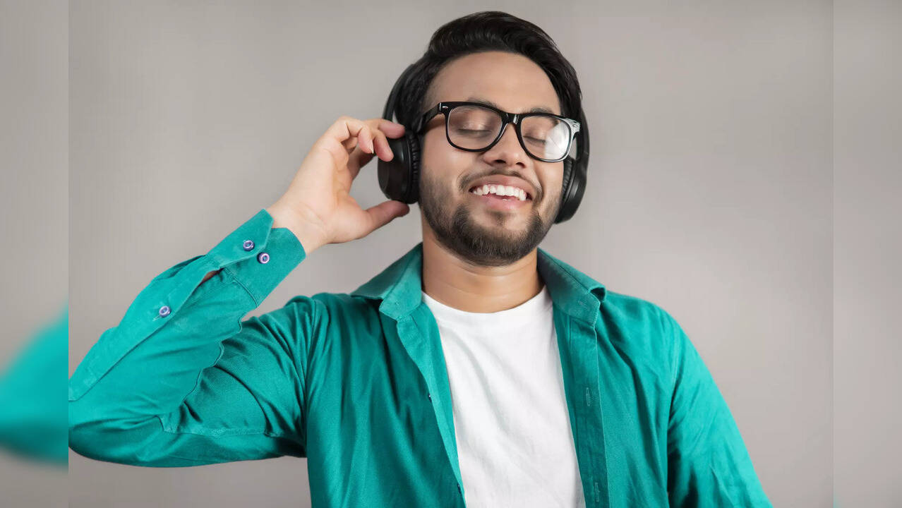 Take off the headphones; study reveals just how damaging they could be