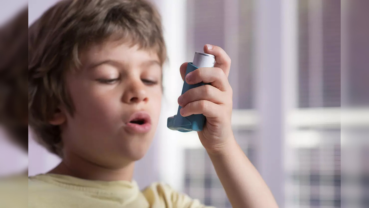 Asthma attack inhalation spray emergency asthamatic cough