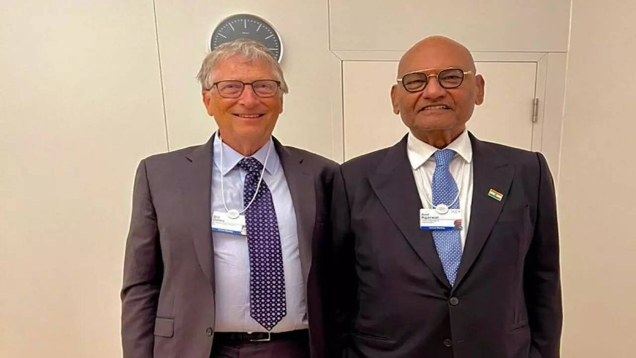 Anil_Agrawal_and_Bill_Gates.