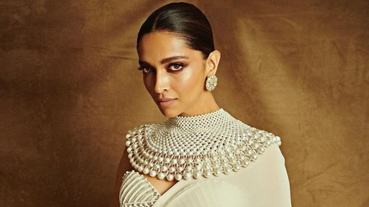 Deepika padukone hot sale gold necklace