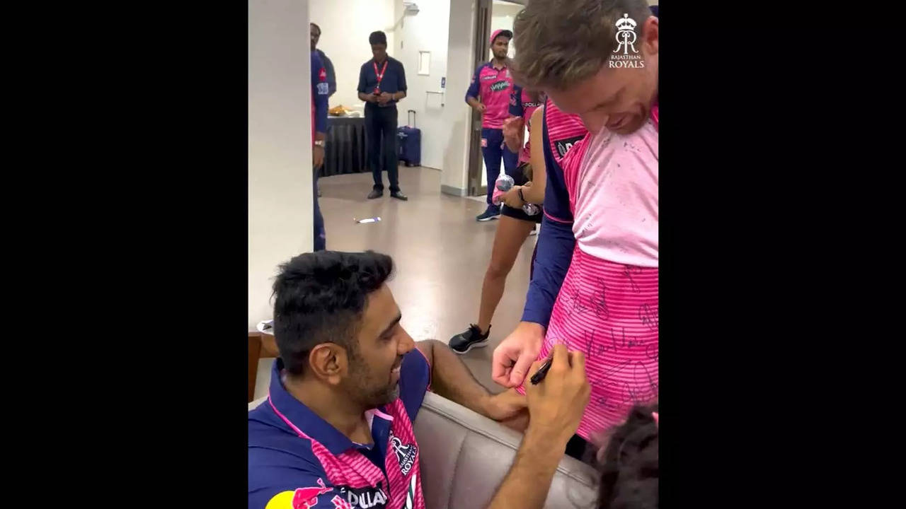 R Ashwin signed Jos Buttler's shirt after IPL 2022 came to a conclusion