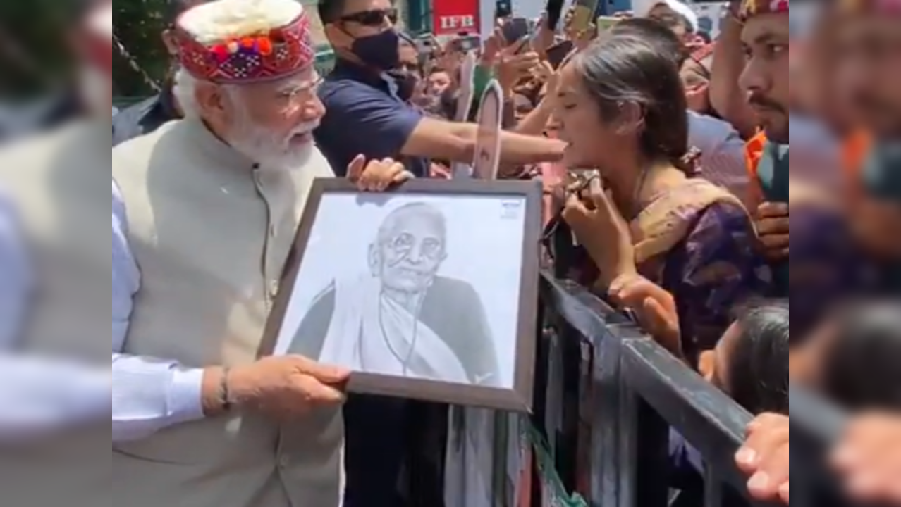 PM Modi shimla mother prortarit