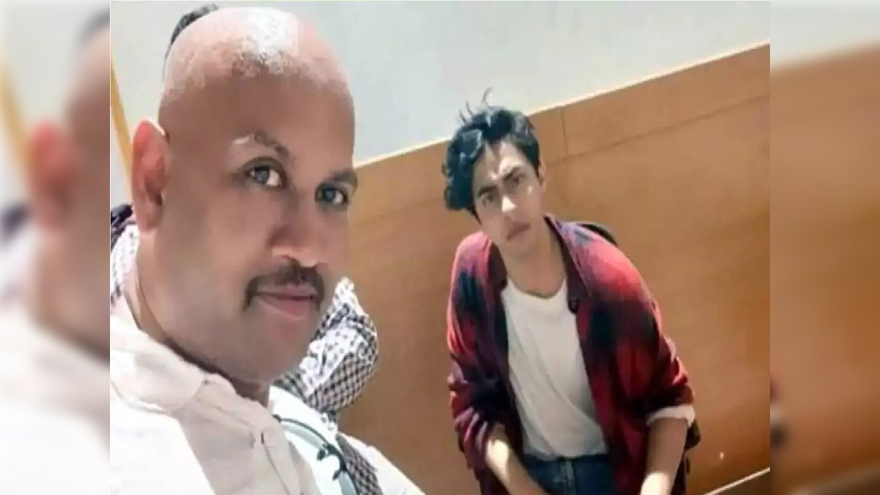 KP Gosavi with Aryan Khan during detention in October 2, 2021.