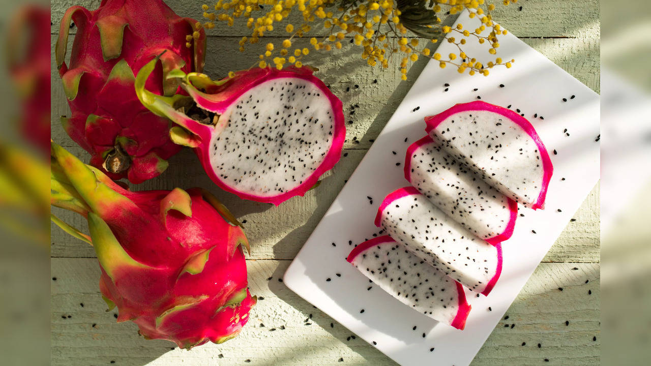 According to nutritionists, dragon fruit can work wonders in inducing weight loss. (Photo credit: Pexels)