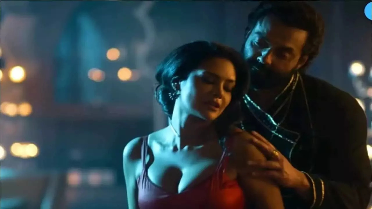 Esha Gupta talks about her intimate scenes with Bobby Deol in Aashram 3