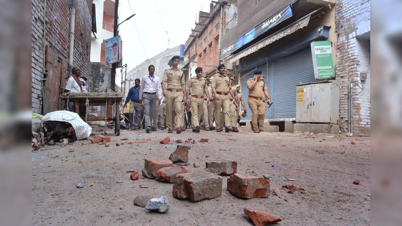 Kanpur: Police conduct flag march in a locality