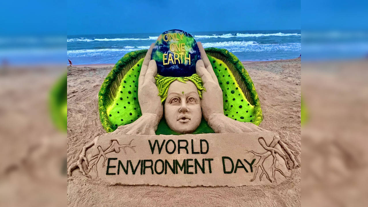 Odisha sand artist Sudarsan Pattnaik's sand art for World Environment Day 2022 | Photo credit: Twitter/@sudarsansand