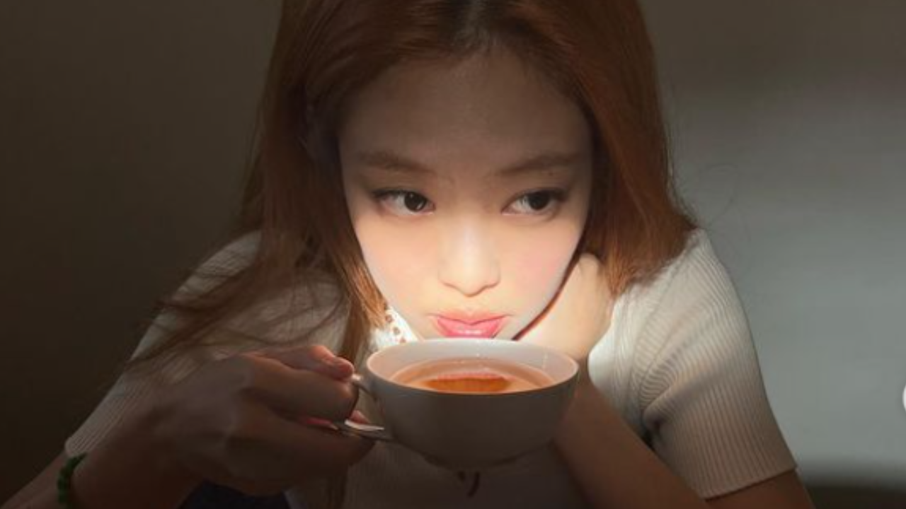 Blackpink's Jennie sips tea in style