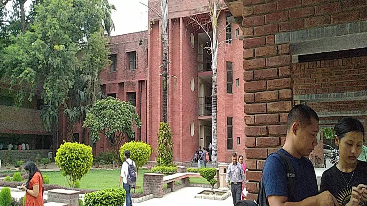 Delhi University.