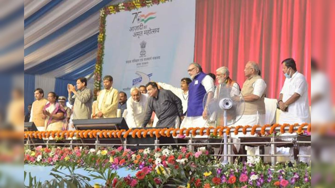 Union minister Nitin Gadkari, Bihar CM Nitish Kumar inaugurating highway projects in Patna