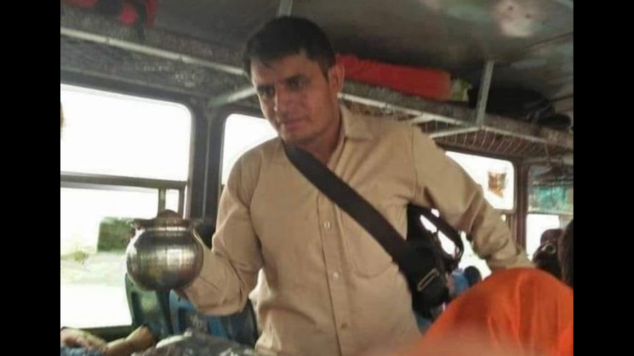 Haryana bus conductor offers water to all passengers