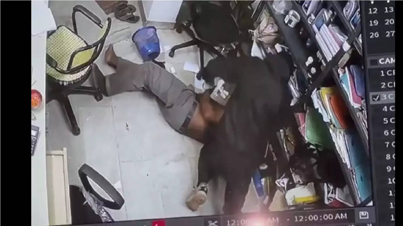 Robbery at two petrol station in Kerala in a day. (CCTV grab)