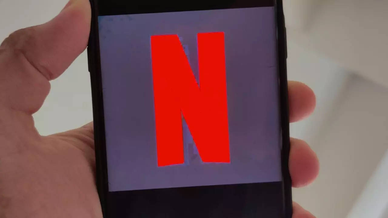 How does netflix on sale work on your phone