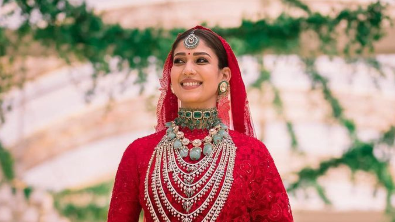 New Bride Nayanthara's Wedding Saree Will Remind You Of Priyanka Chopra ...