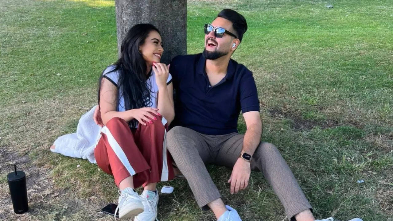 Nysa Devgns Tag in einem Park in London mit ihrem Cousin Daanish Gandhi dreht sich alles um Spaß und Lachen – siehe Bilder
